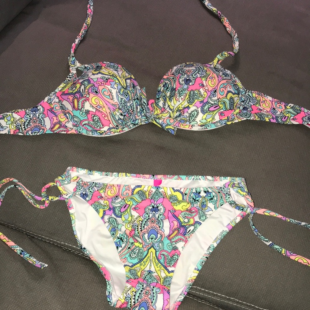 VS bikini size 34D, M